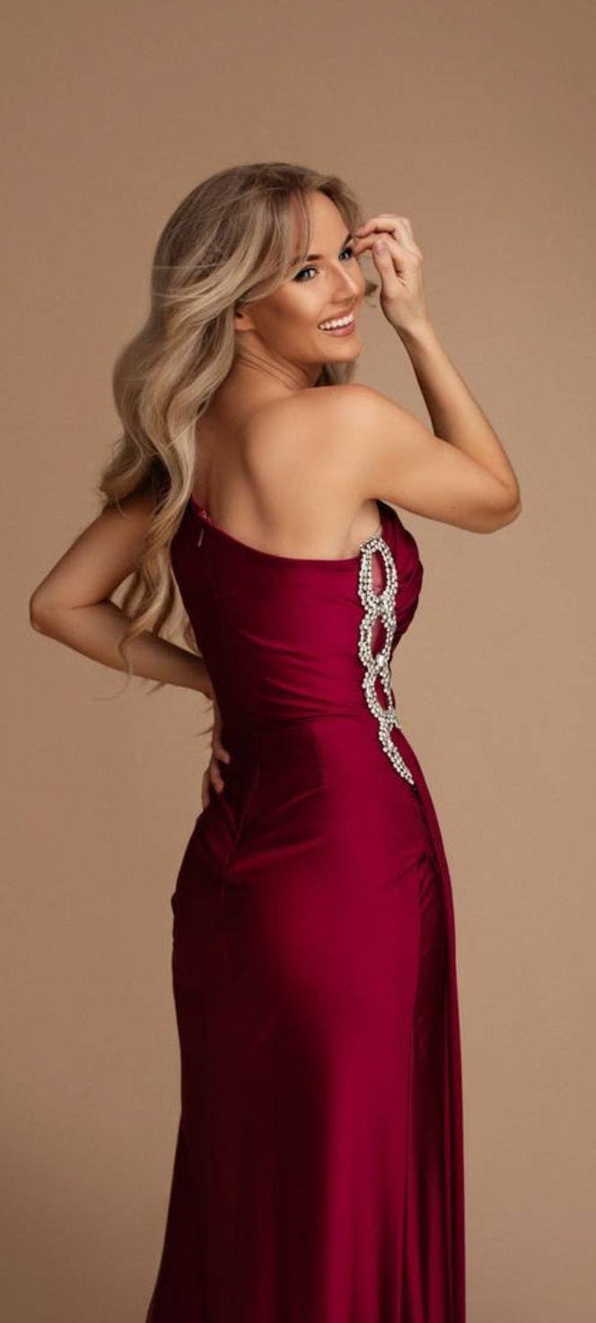 Smaragdine Elegance Bordeaux Dress
