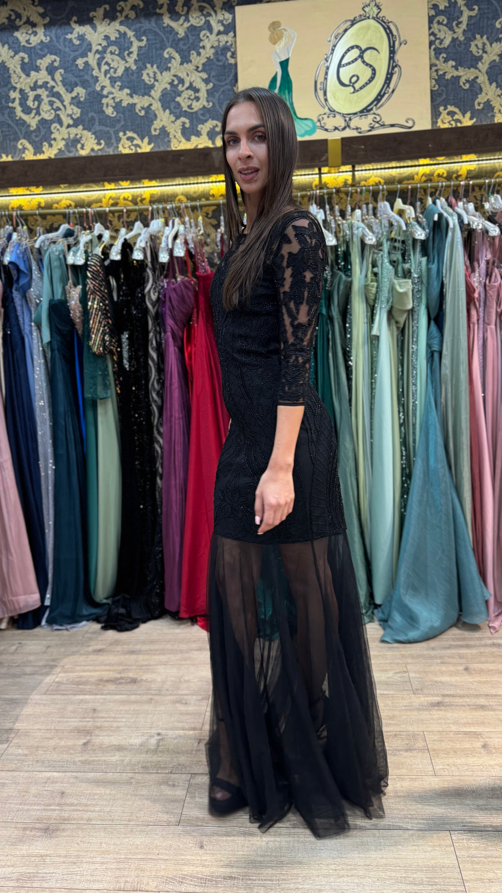 Noir Elegance – Μαύρο Maxi Φόρεμα με Δαντέλα & Διαφάνεια