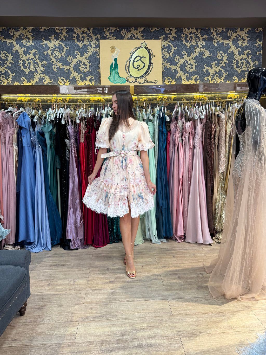 Blossom Belle – Floral Mini Φόρεμα με Δαντέλα
