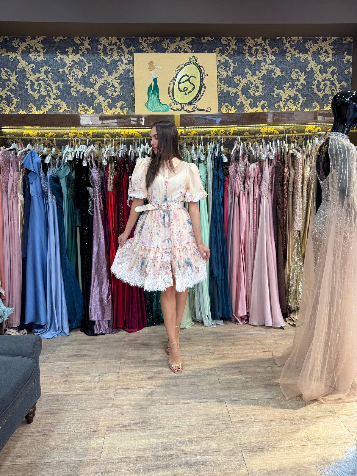 Blossom Belle – Floral Mini Φόρεμα με Δαντέλα