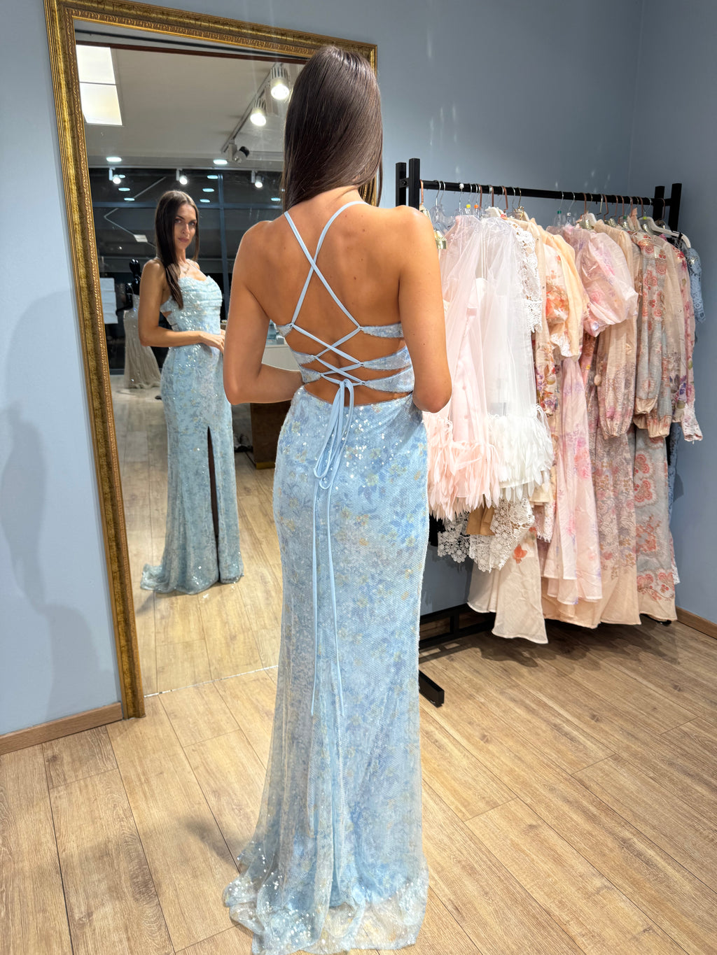 Celestial Blue – Γαλάζιο Maxi Φόρεμα με Παγιέτες & Open Back